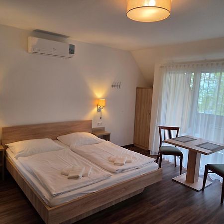 Adam Apartmanhaz ชิโอฟก ภายนอก รูปภาพ