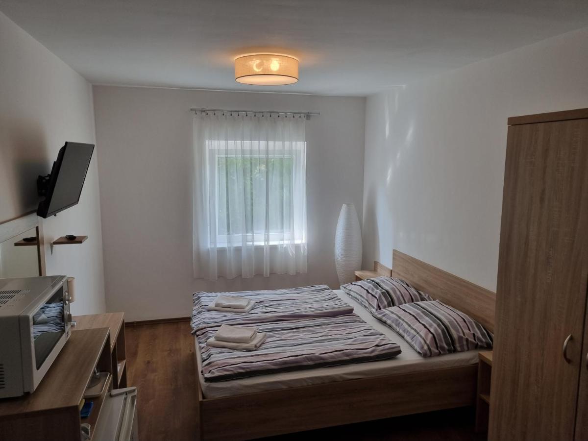 Adam Apartmanhaz ชิโอฟก ภายนอก รูปภาพ