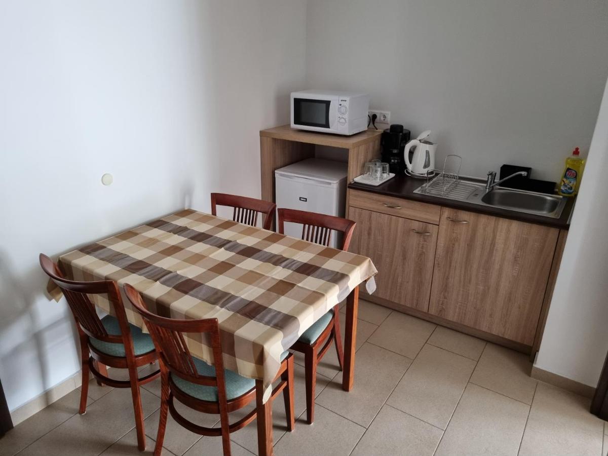 Adam Apartmanhaz ชิโอฟก ภายนอก รูปภาพ