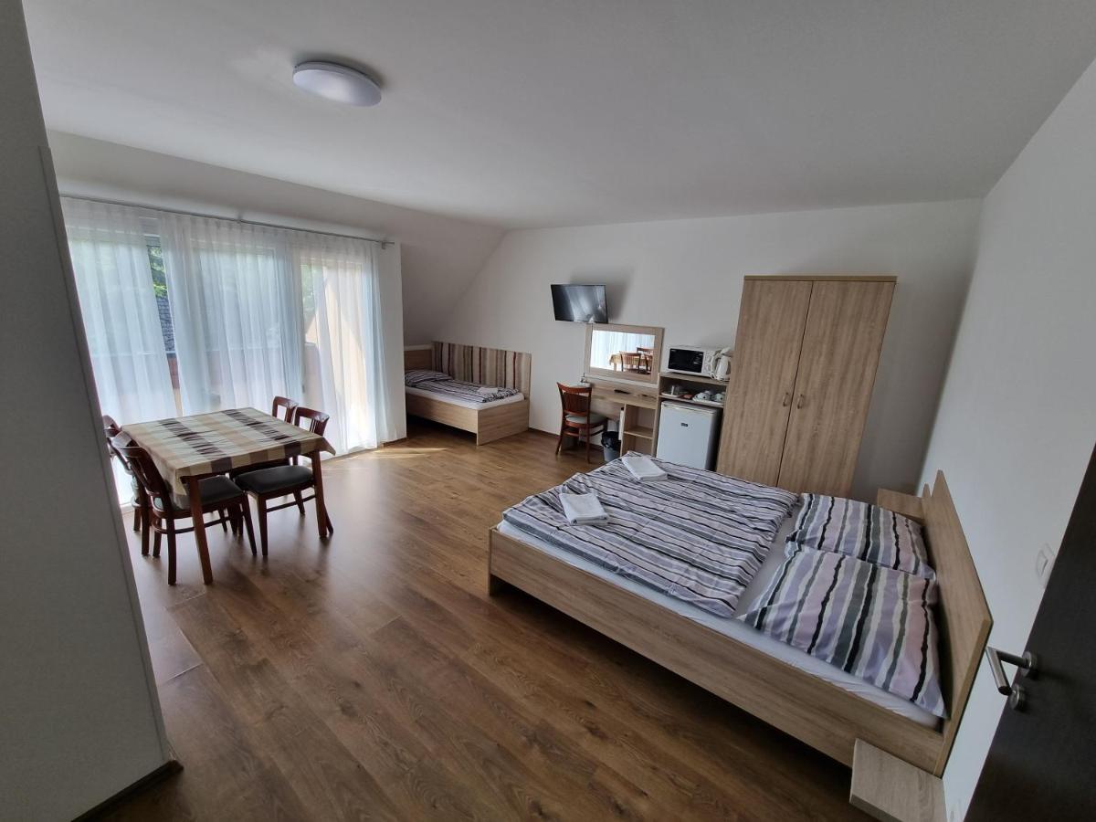 Adam Apartmanhaz ชิโอฟก ภายนอก รูปภาพ