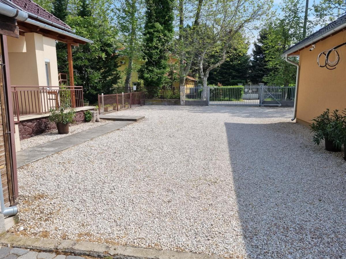 Adam Apartmanhaz ชิโอฟก ภายนอก รูปภาพ